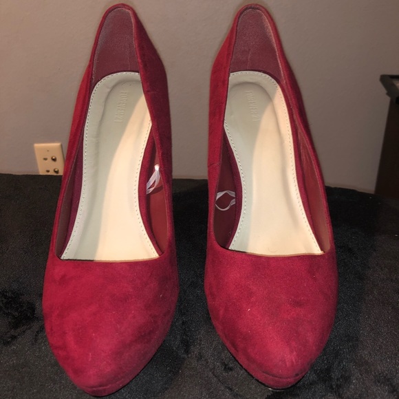 Red Heels - Picture 2 of 2